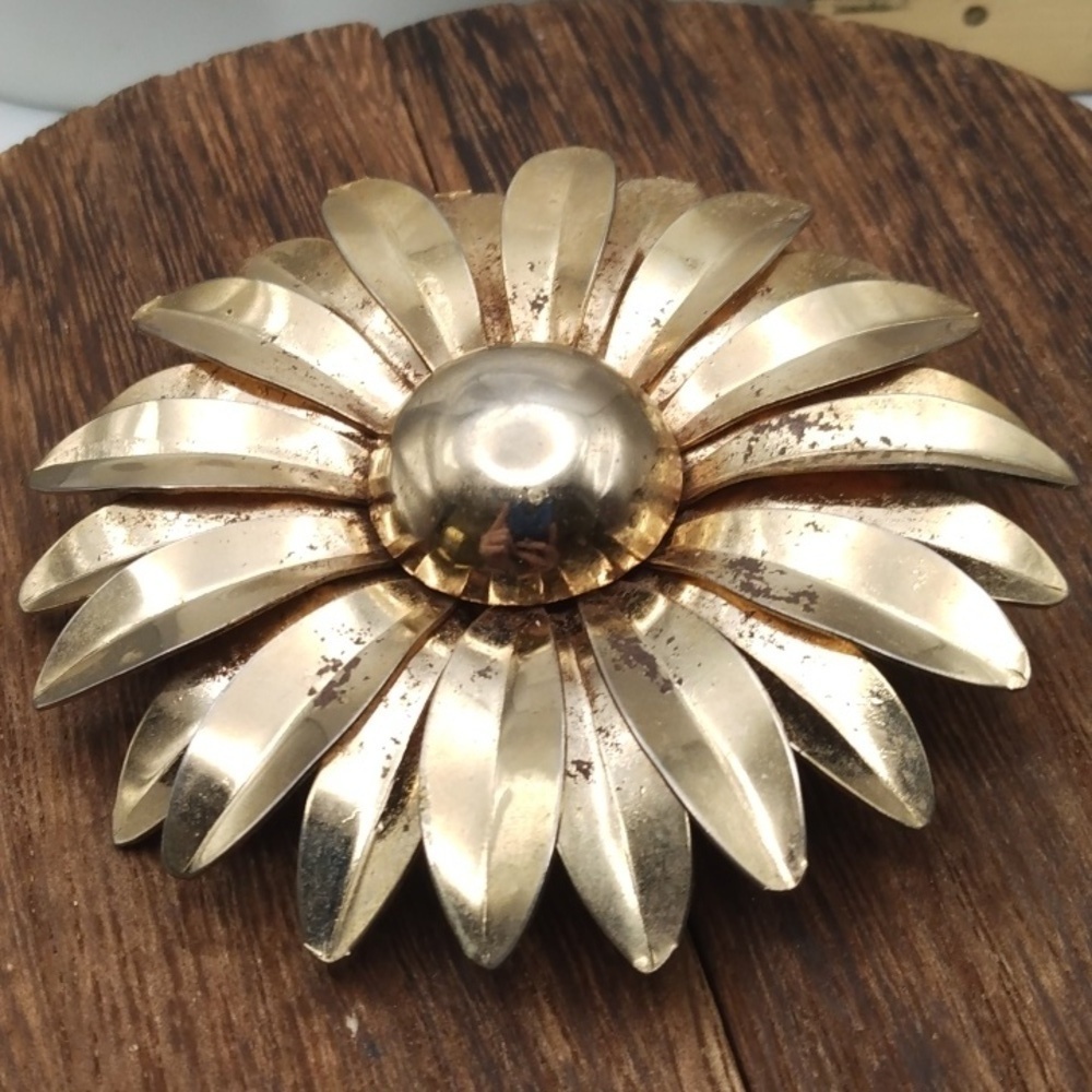 Blooming flower brooch B138